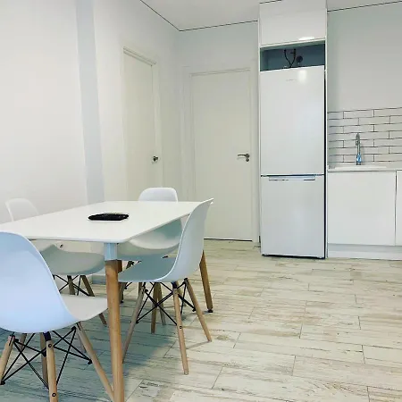 1ª Linea By Hugo - Familias Y Mayores De 25 * 간디아