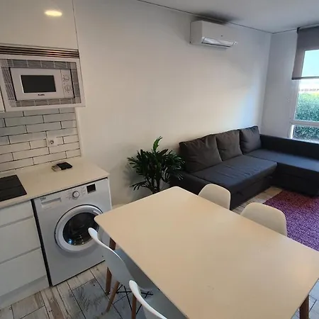 1ª Linea By Hugo - Familias Y Mayores De 25 간디아