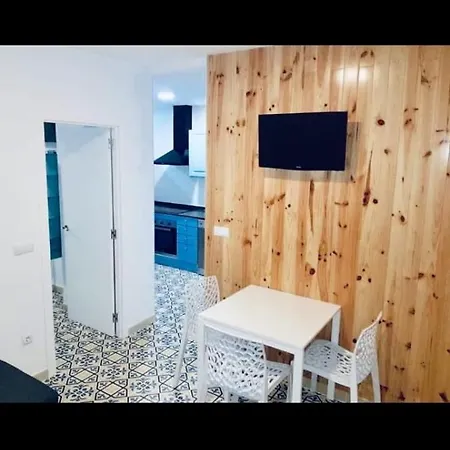 1ª Linea By Hugo - Familias Y Mayores De 25 * 간디아