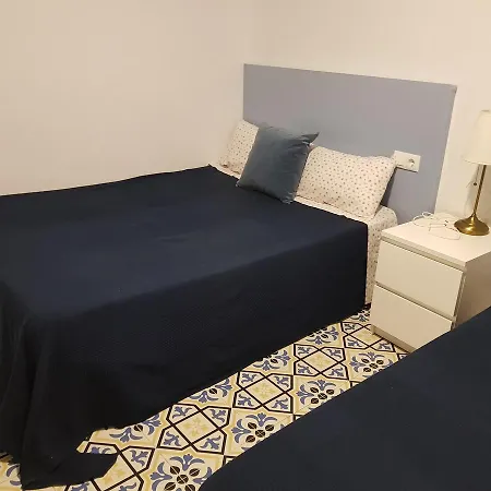 1ª Linea By Hugo - Familias Y Mayores De 25 * 간디아