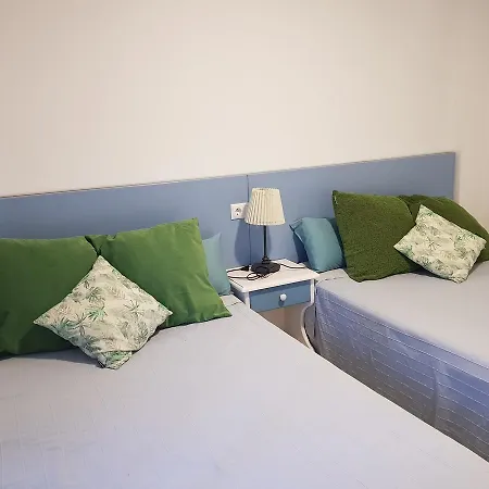 1ª Linea By Hugo - Familias Y Mayores De 25 * 간디아