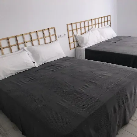 1ª Linea By Hugo - Familias Y Mayores De 25 간디아